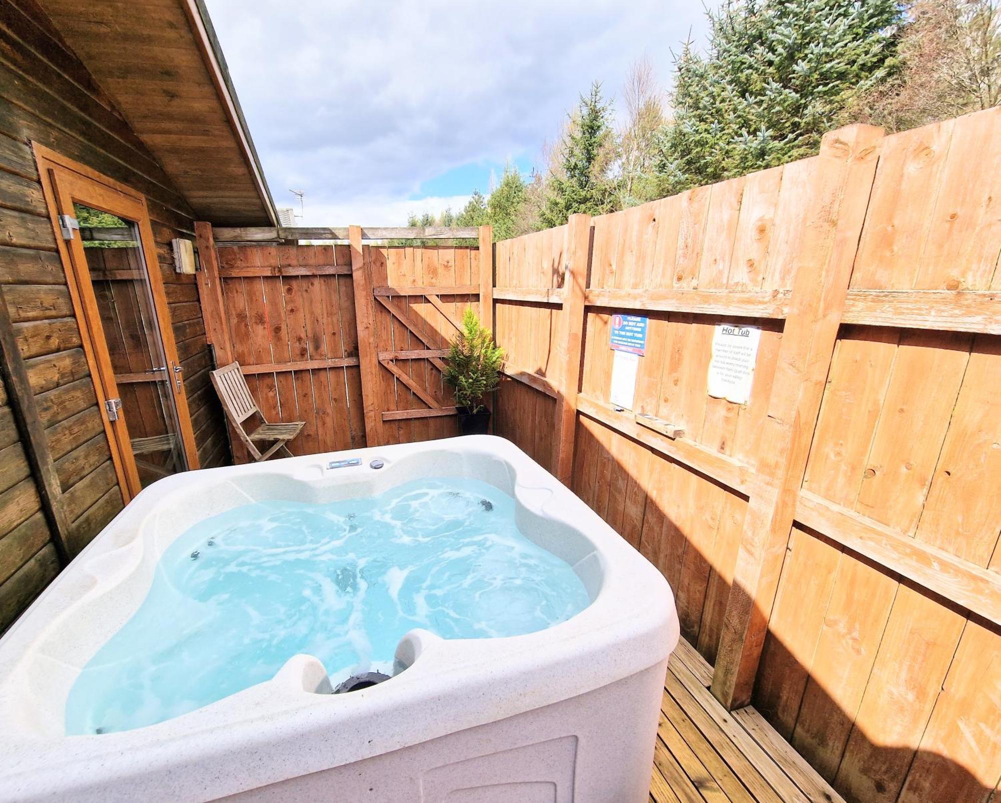 Ochil 10 With Private Hot Tub - Fife - Loch Leven - Lomond Hills Villa Kelty Exterior foto